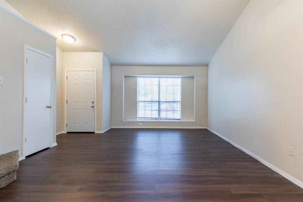 2239 Turf Club Drive, Arlington, TX 76017