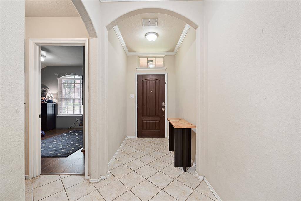 8221 Black Hills Trail, Aubrey, TX 76227