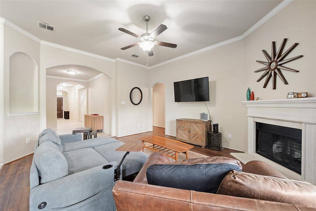 8221 Black Hills Trail, Aubrey, TX 76227