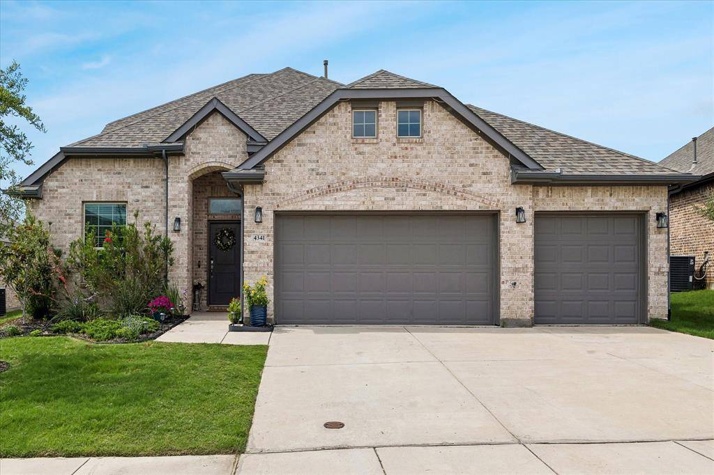 4341 Swallow Drive, Fort Worth, TX 76262