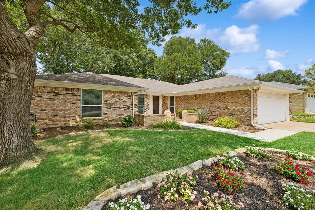 1605 Bedford Oaks Drive, Bedford, TX 76021