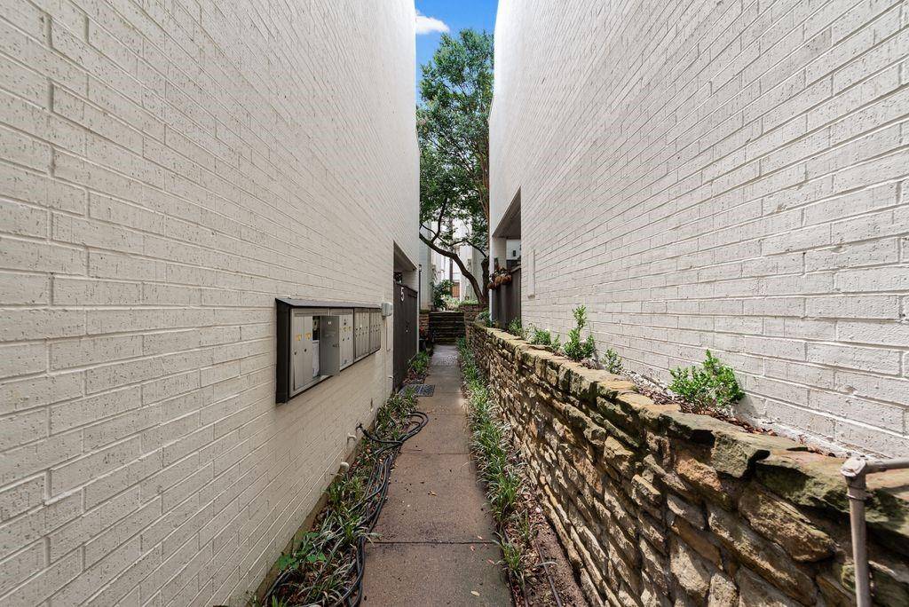 3906 Buena Vista Street #18, Dallas, TX 75204