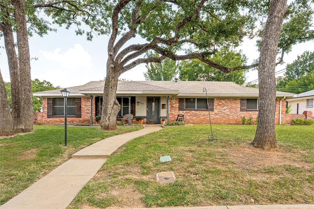 5024 Fall River Drive, Fort Worth, TX 76103