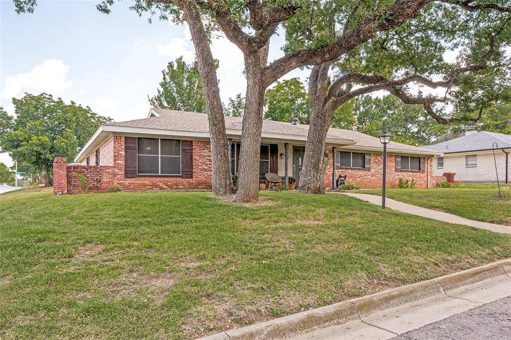 5024 Fall River Drive, Fort Worth, TX 76103