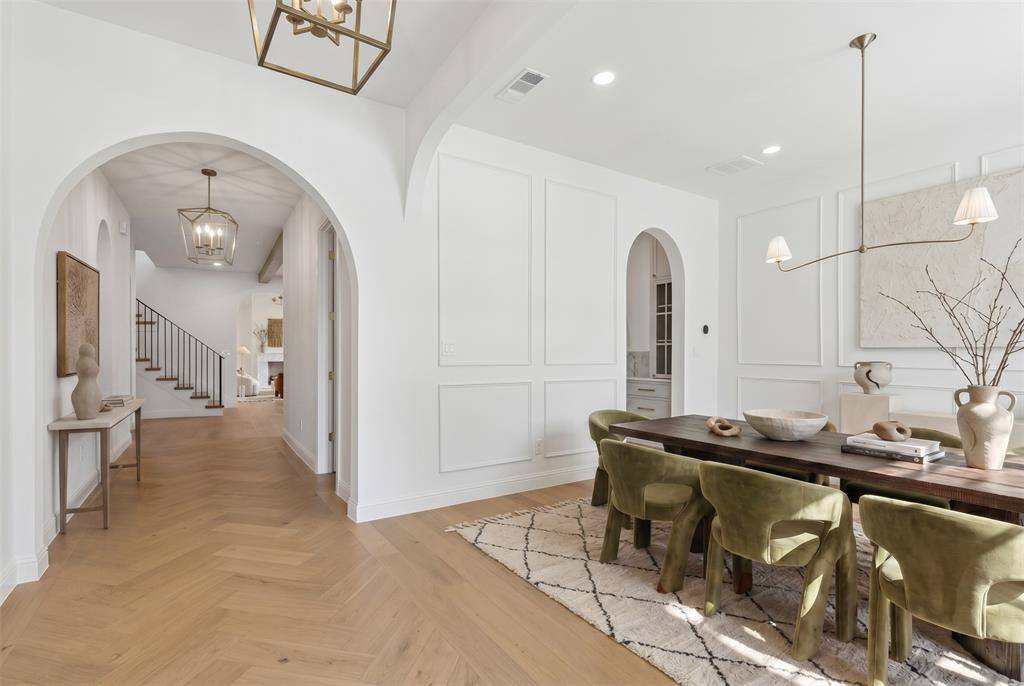 6729 Ravendale Lane, Dallas, TX 75214