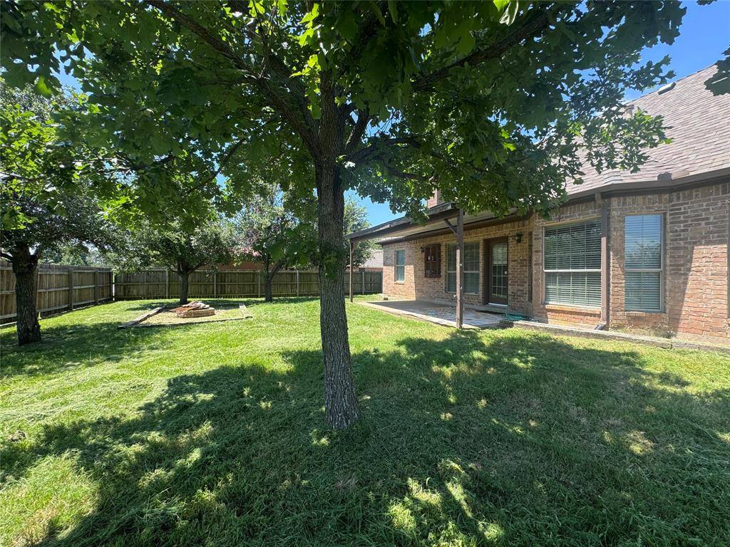 1403 Hickory Drive, Pilot Point, TX 76258