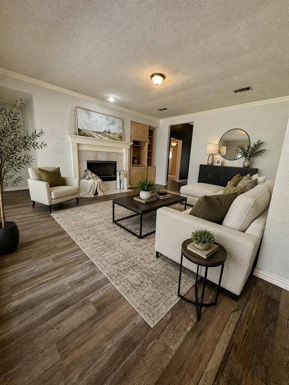 907 Red Oak Drive, Mansfield, TX 76063