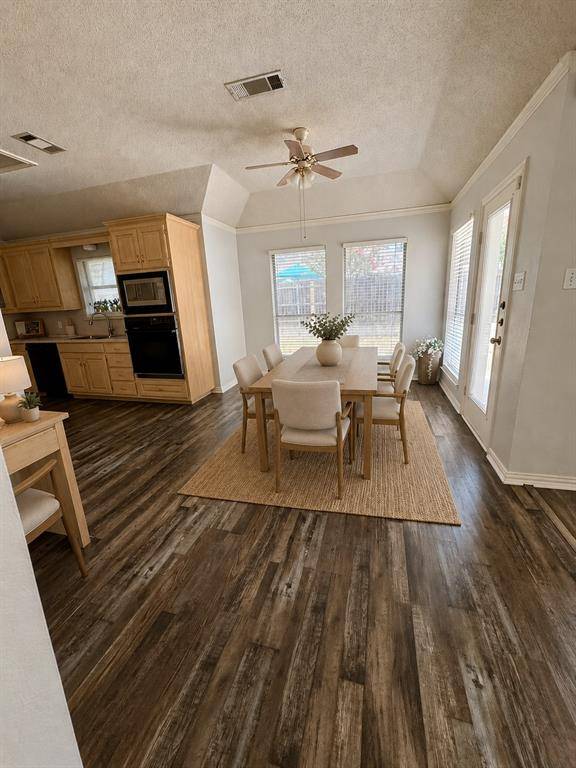 907 Red Oak Drive, Mansfield, TX 76063