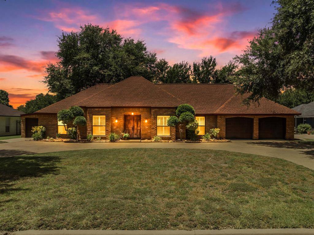 9208 Country Lake Drive, Waco, TX 76708