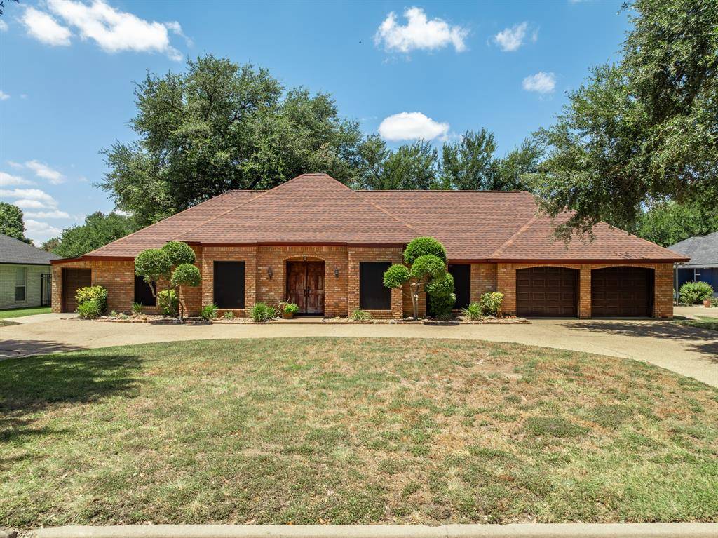 9208 Country Lake Drive, Waco, TX 76708