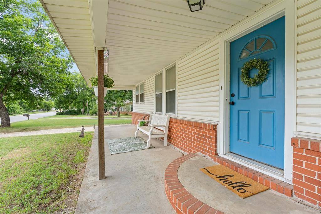 521 Woodard Avenue, Cleburne, TX 76033