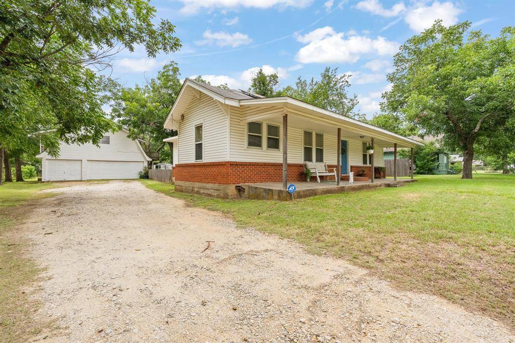 521 Woodard Avenue, Cleburne, TX 76033