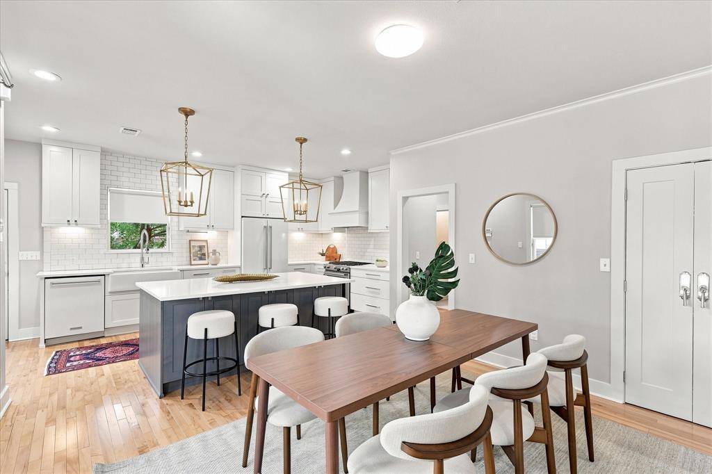 1136 Woodlawn Avenue, Dallas, TX 75208