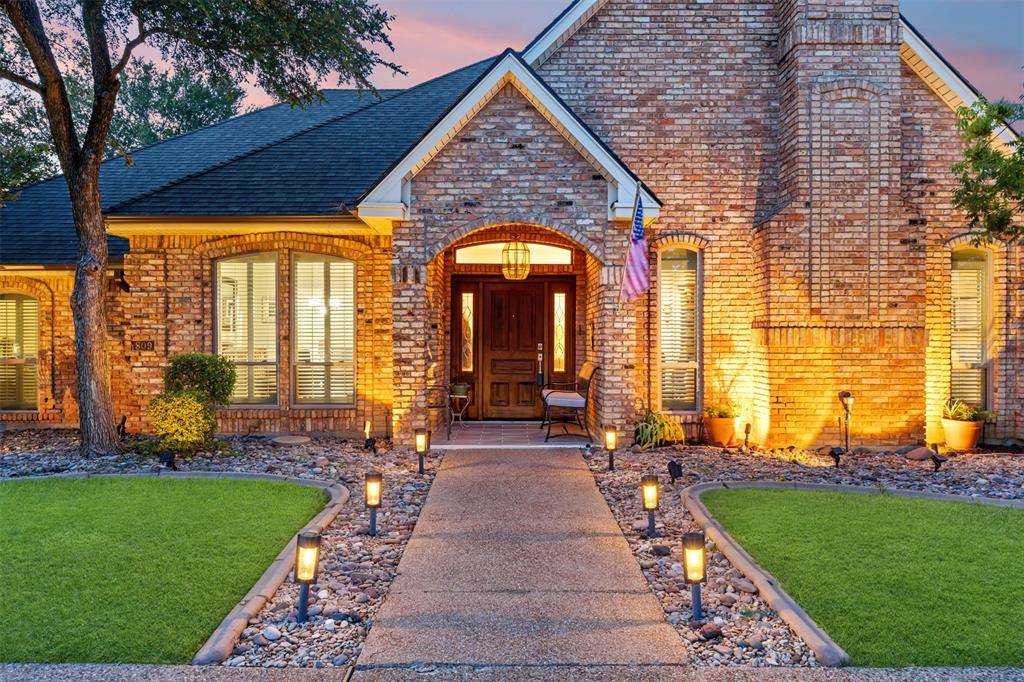 809 Shady Creek Drive, Kennedale, TX 76060