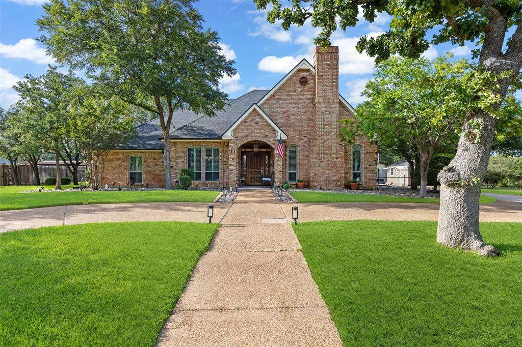 809 Shady Creek Drive, Kennedale, TX 76060