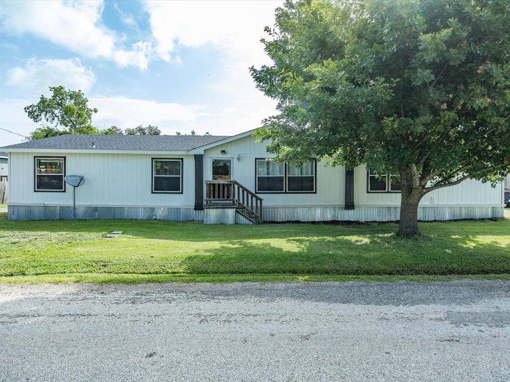 106 Hemphill Street, Avalon, TX 76623