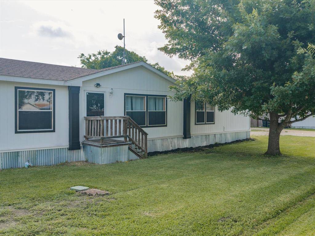 106 Hemphill Street, Avalon, TX 76623