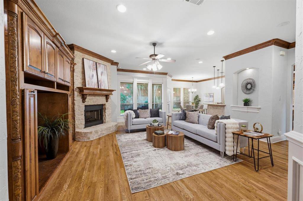 620 Highview Lane, Hurst, TX 76054