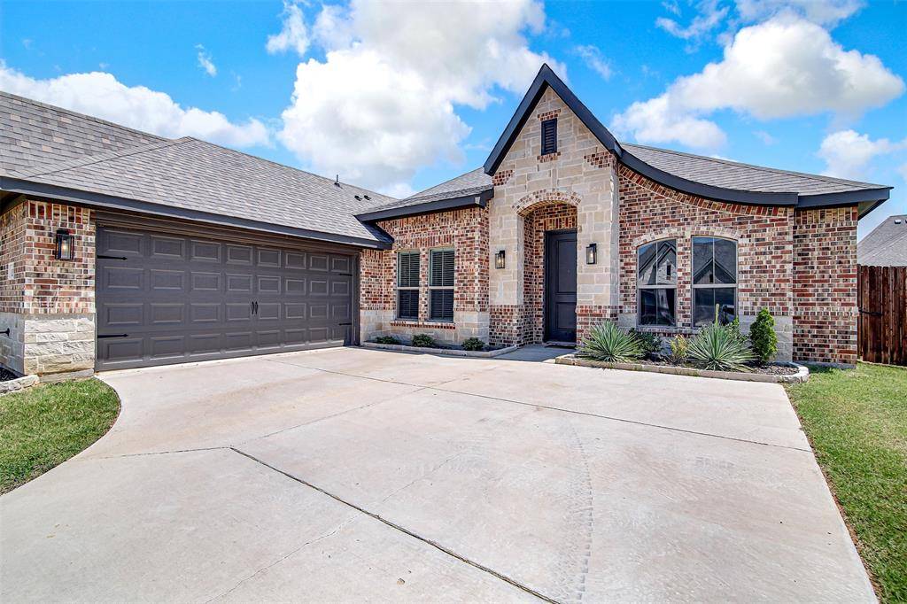 112 Mockingbird Hill Drive, Joshua, TX 76058