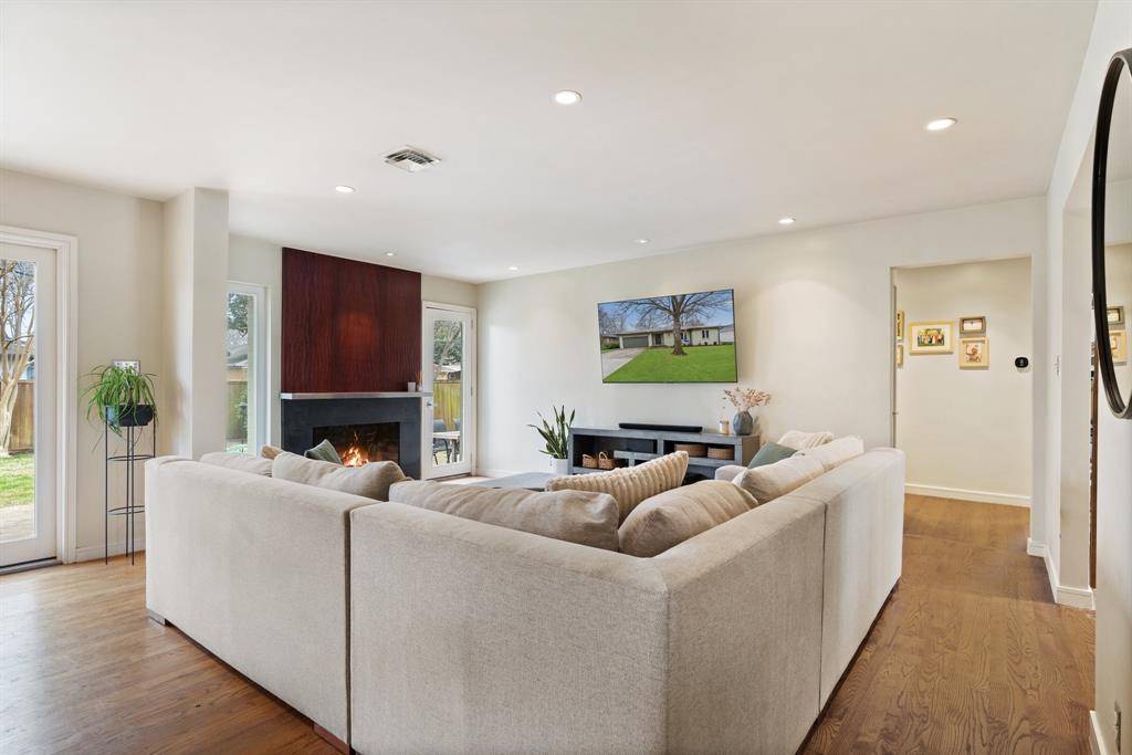 7418 Fenton Drive, Dallas, TX 75231