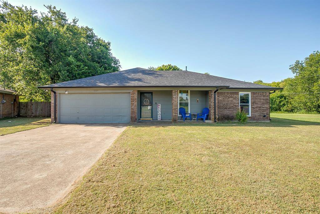 1225 Sandstone Drive, Cleburne, TX 76033