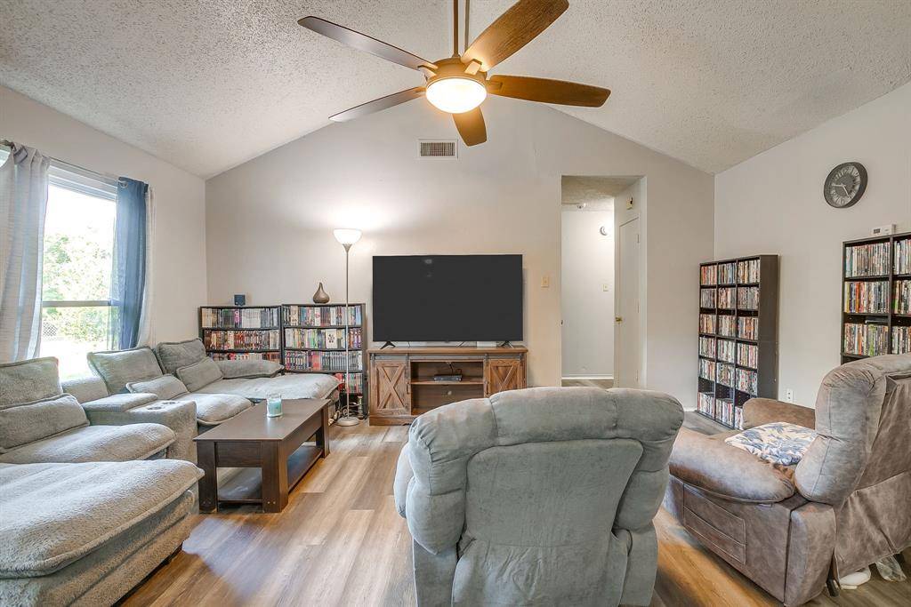 1225 Sandstone Drive, Cleburne, TX 76033