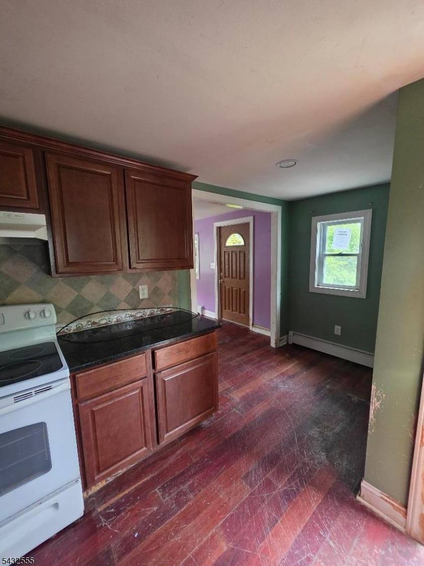 11 Oak St, Wanaque Boro, NJ 07420