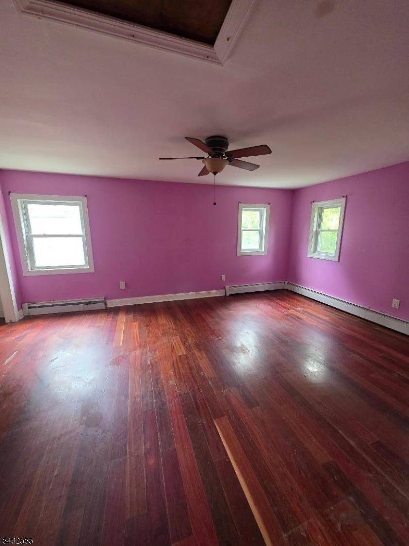 11 Oak St, Wanaque Boro, NJ 07420
