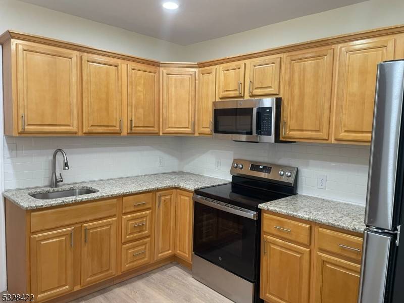 47 Montrose St, Newark City, NJ 07106
