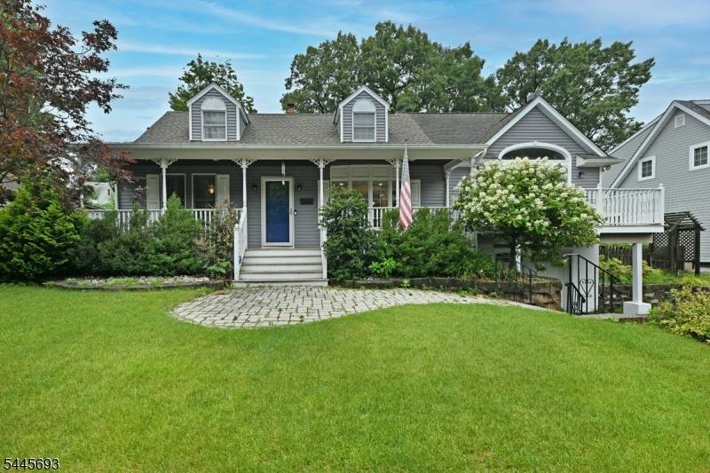211 Spruce St, Midland Park Boro, NJ 07432