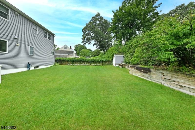 211 Spruce St, Midland Park Boro, NJ 07432