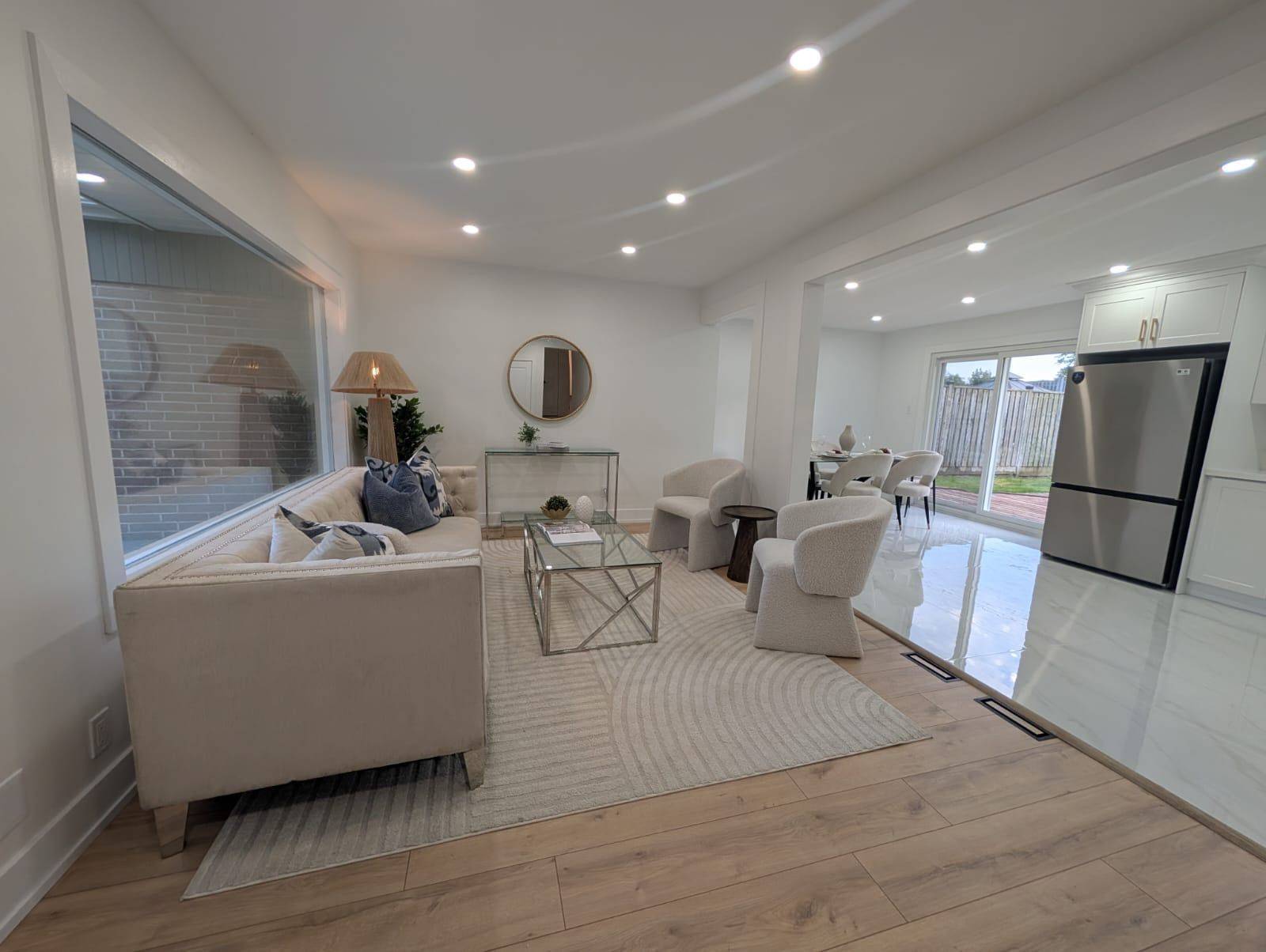 14 Heatherwood RD, Ajax, ON L1S 2K7