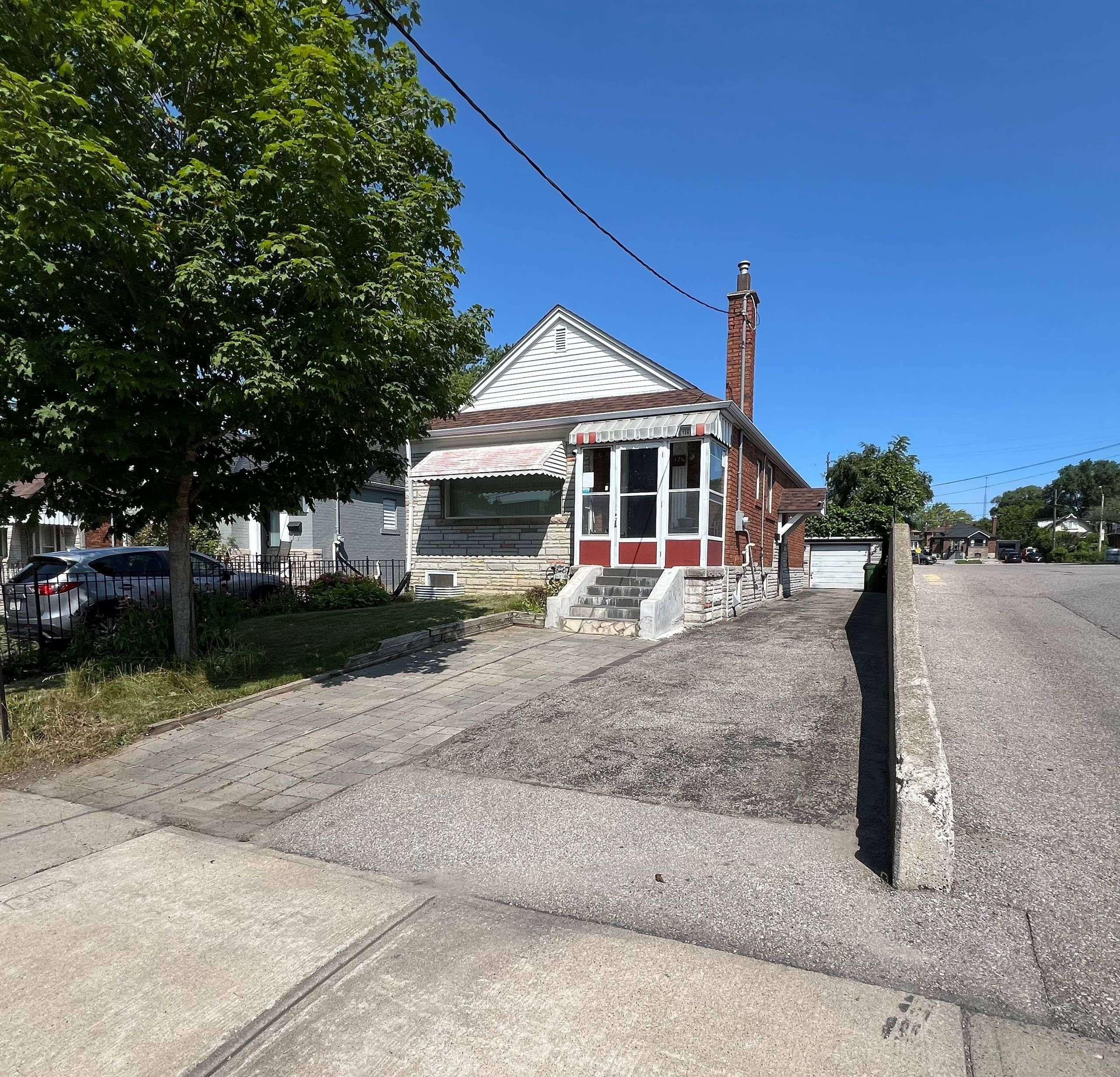 124 Glencrest BLVD #Main, Toronto E03, ON M4B 1L8