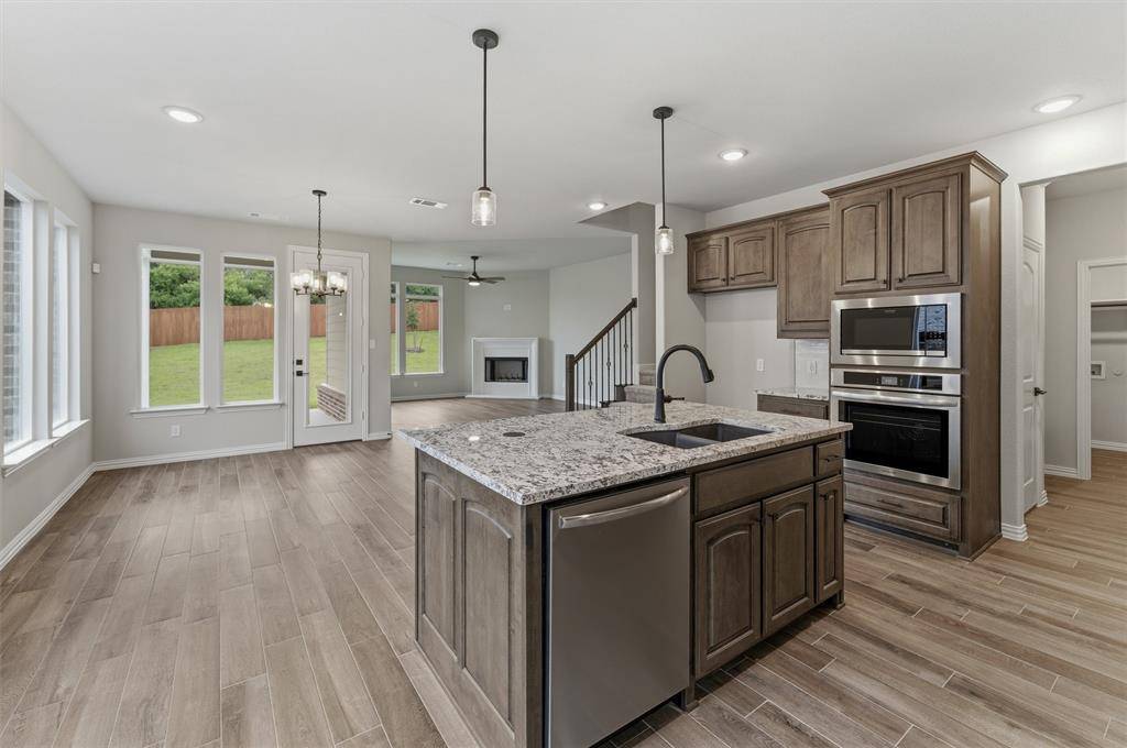 545 Waterford Park Boulevard, Weatherford, TX 76087