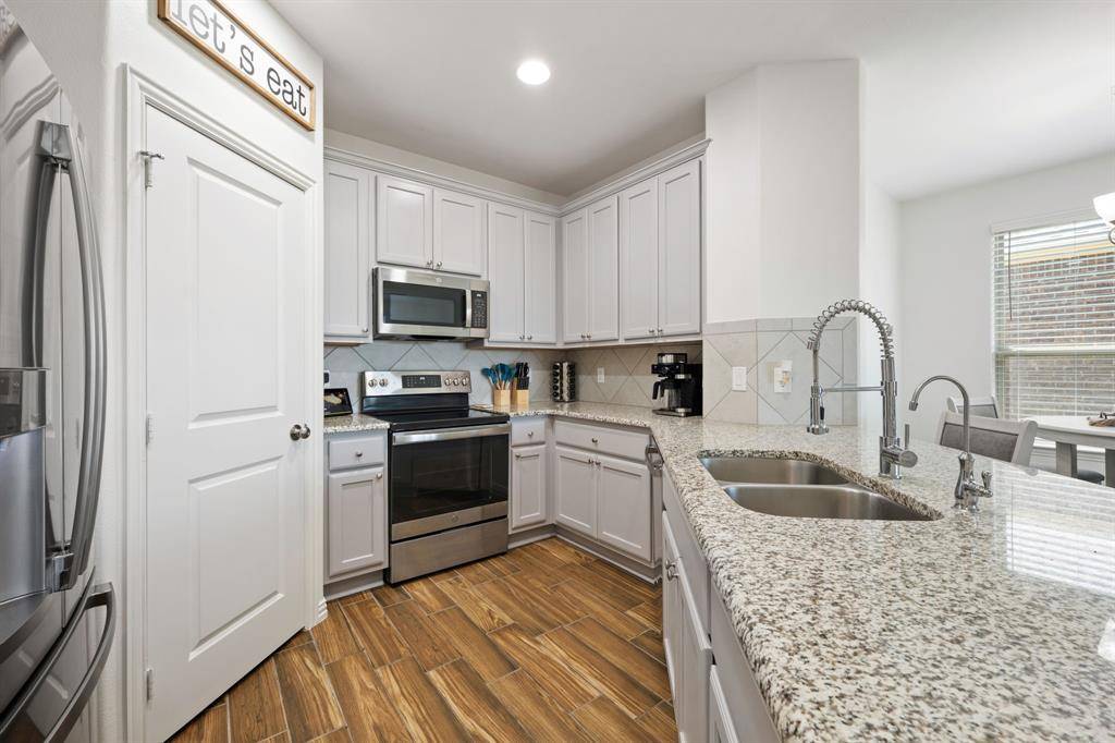 312 Marble Creek Drive, Fort Worth, TX 76131