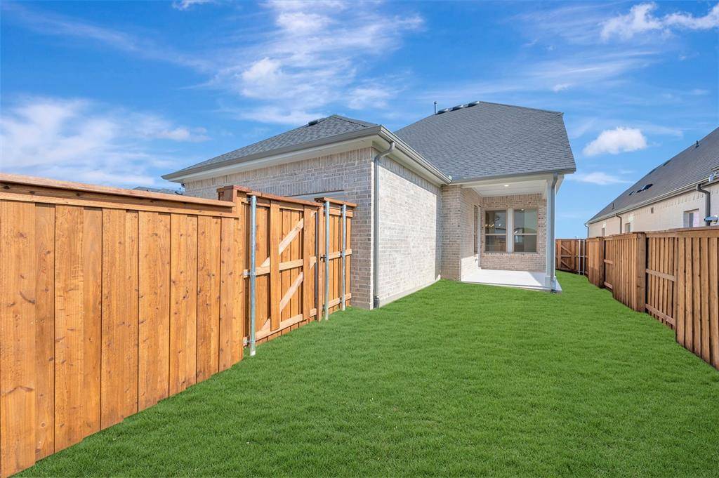 2021 Mack Avenue, Van Alstyne, TX 75495