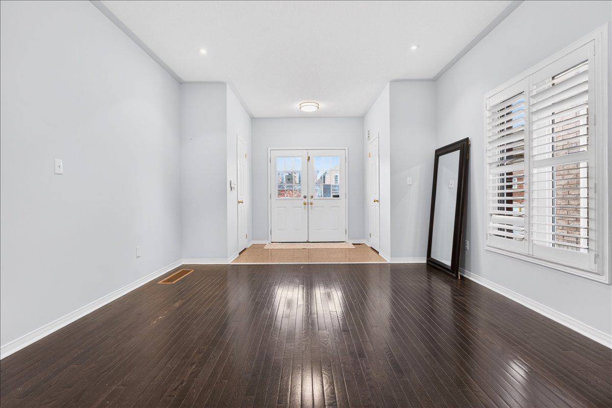 556 Forsyth Farm DR, Whitchurch-stouffville, ON L4A 0N3