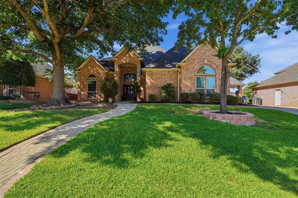 902 Riviera Drive, Mansfield, TX 76063