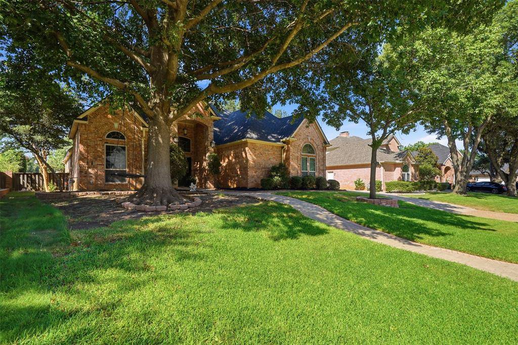 902 Riviera Drive, Mansfield, TX 76063
