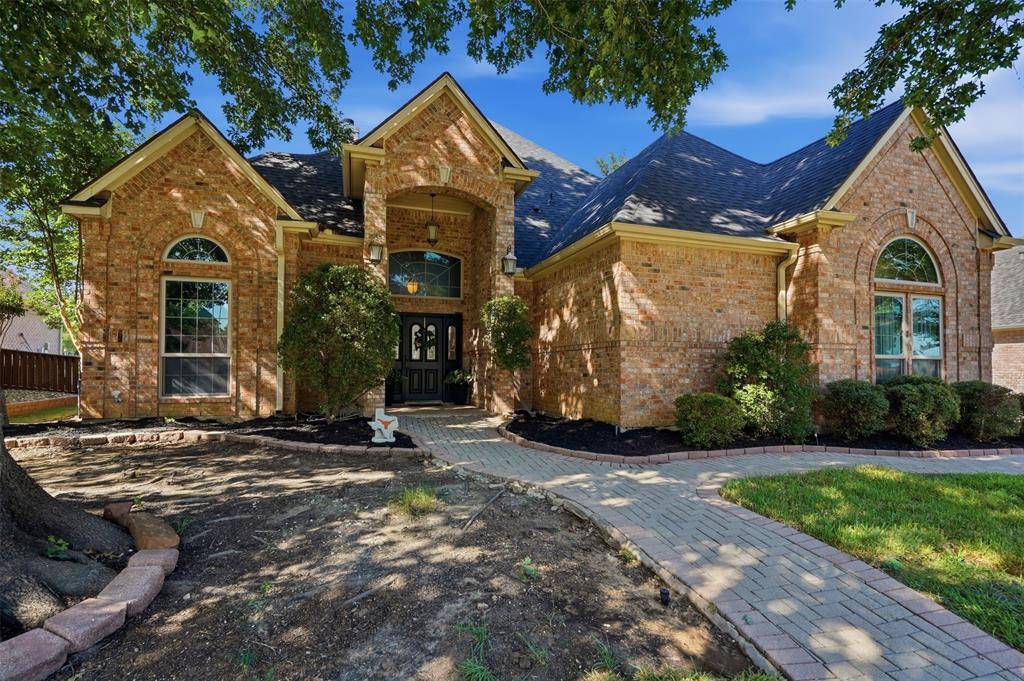 902 Riviera Drive, Mansfield, TX 76063