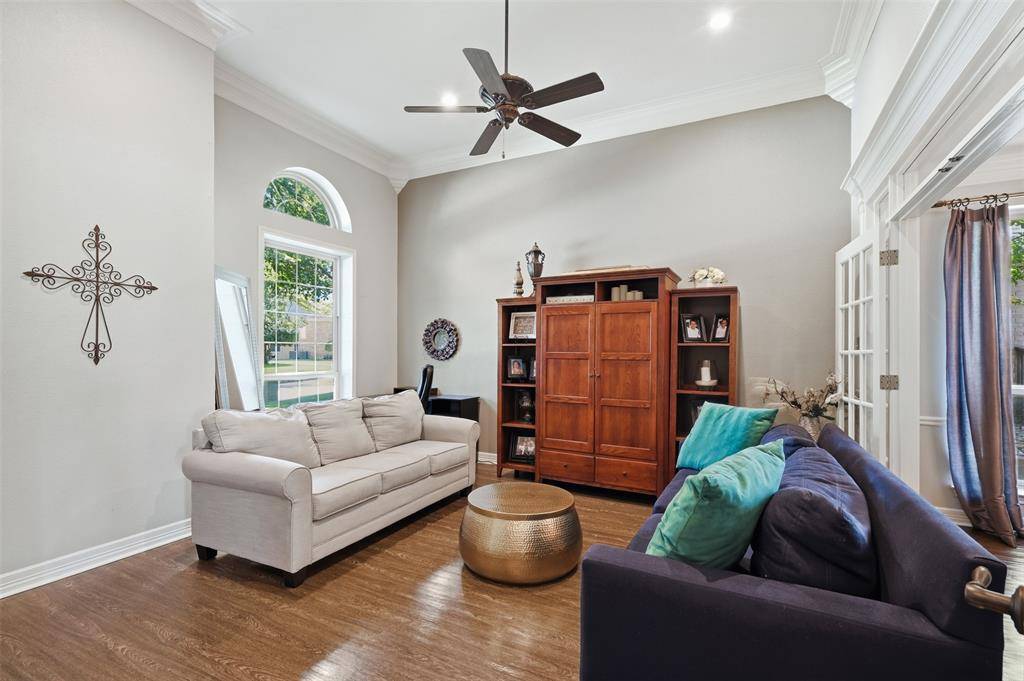 902 Riviera Drive, Mansfield, TX 76063