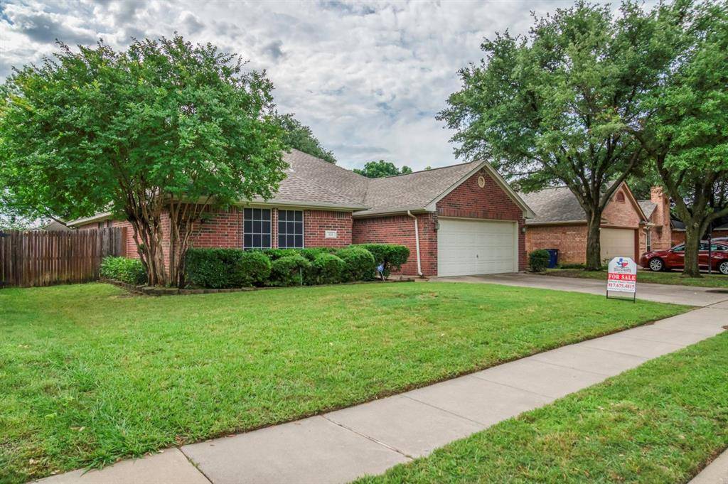 320 Shane Lane, Burleson, TX 76028