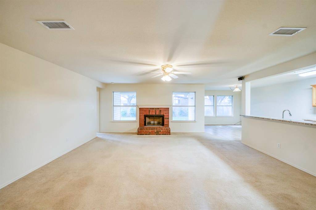320 Shane Lane, Burleson, TX 76028