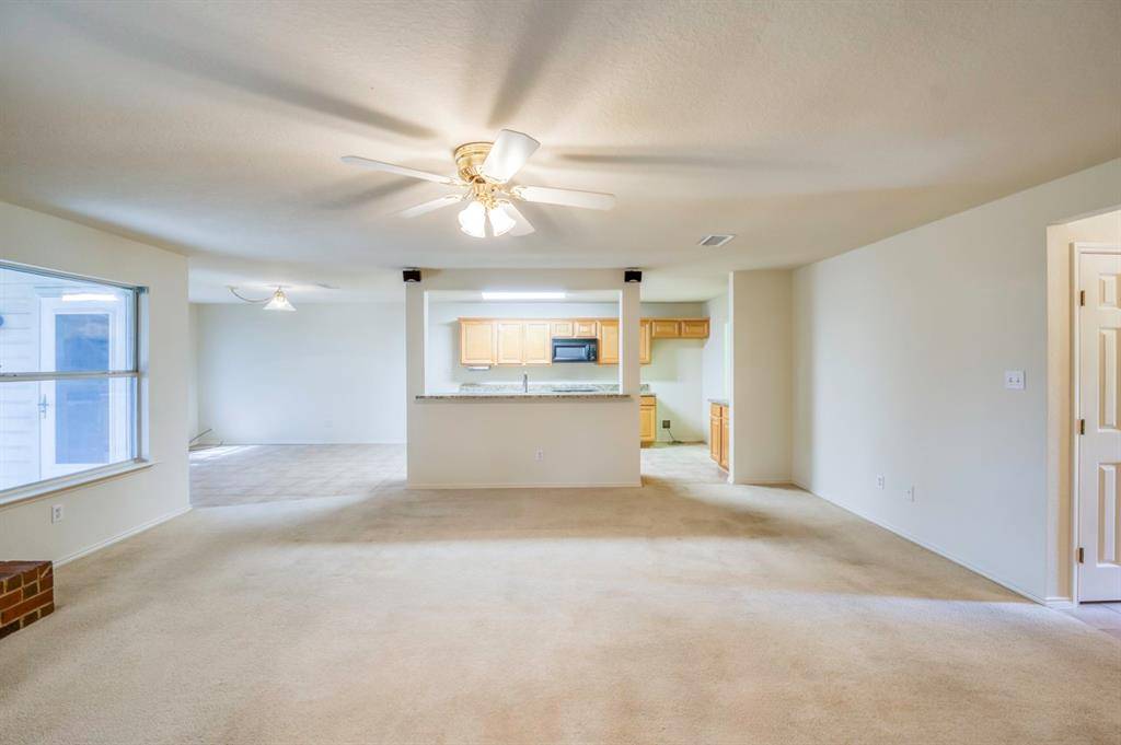 320 Shane Lane, Burleson, TX 76028
