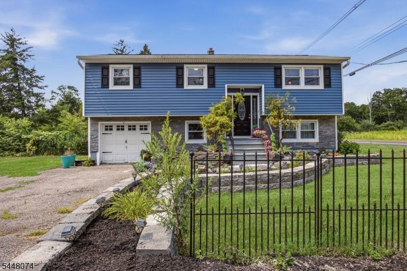 2 Scenic Dr, Green Twp., NJ 07821