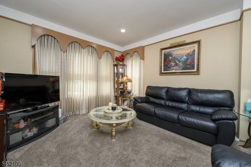 147 Claremont Ave, Verona Twp., NJ 07044