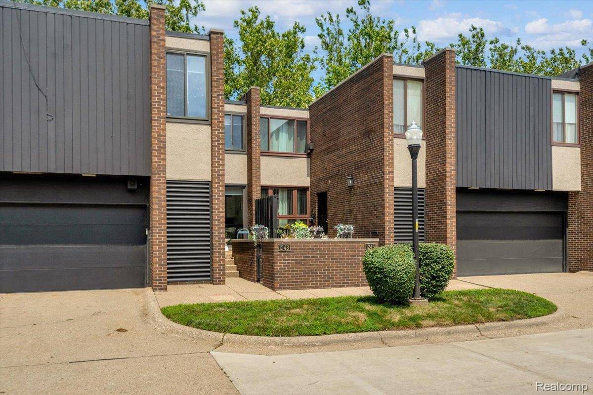 1243 Navarre PL, Detroit, MI 48207