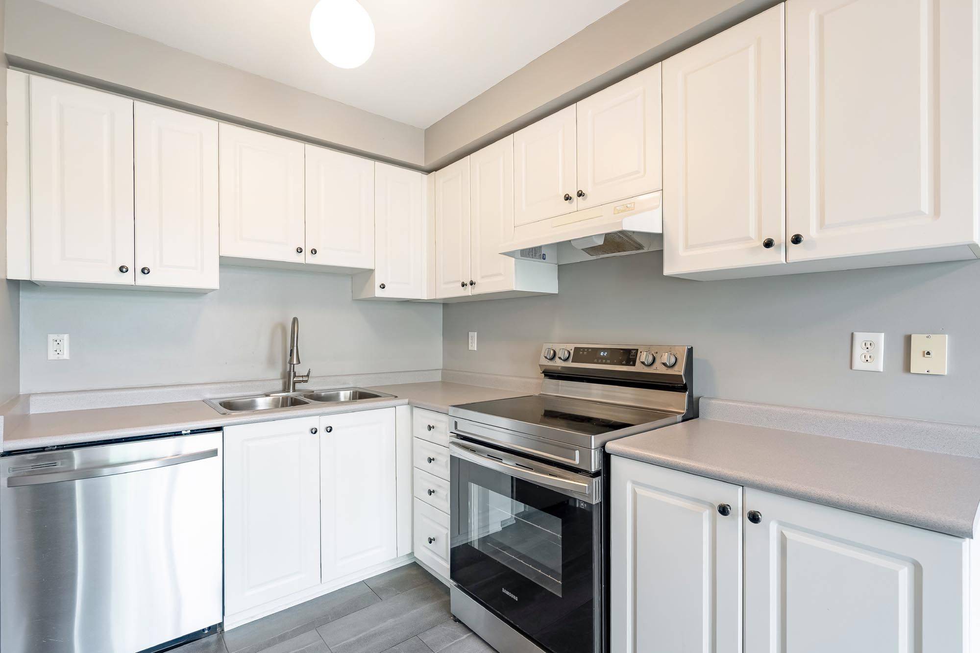 243 Ferndale DR S #76, Barrie, ON L4N 0T6