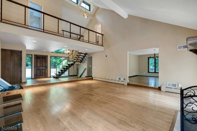 737 Ridge Rd, Kinnelon Boro, NJ 07405