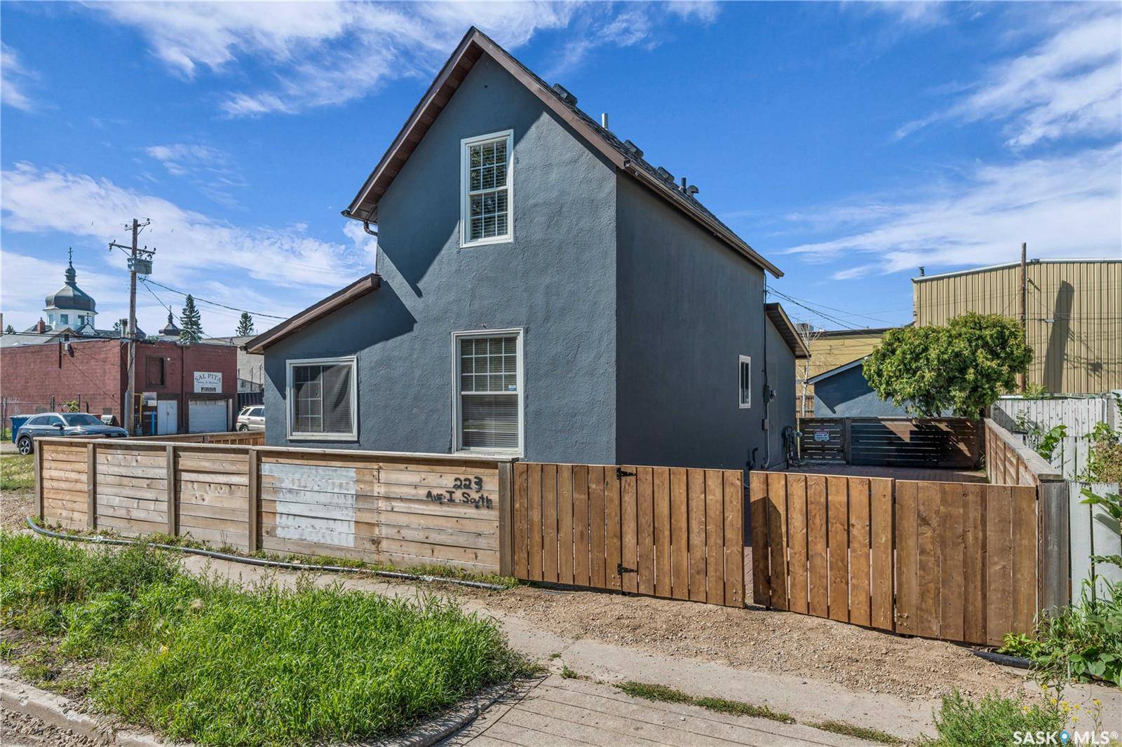223 I AVENUE S, Saskatoon, SK S7M 1X8